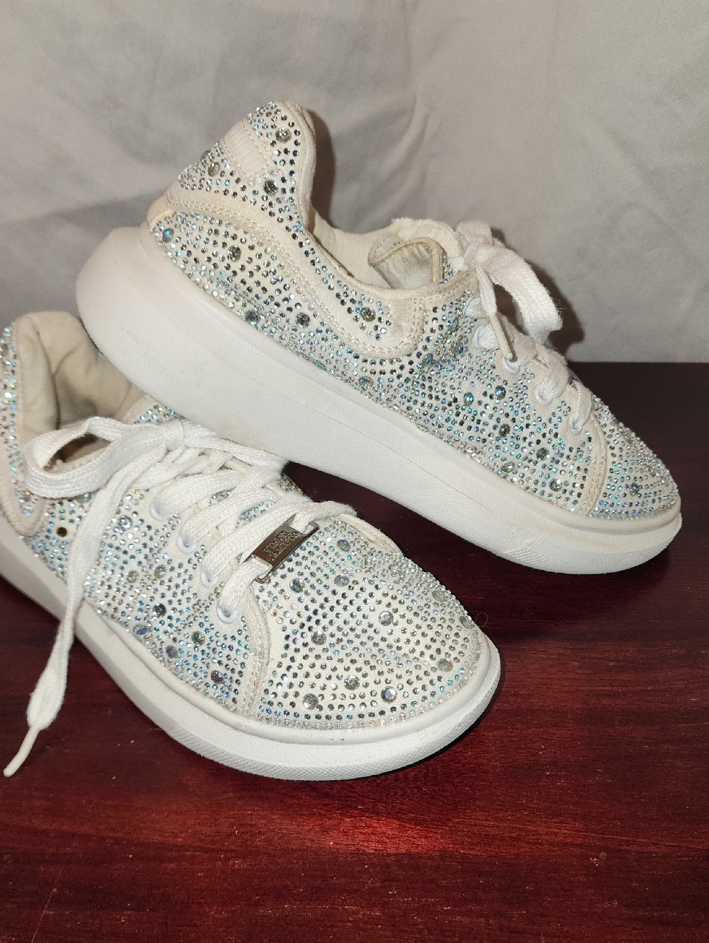 Vince Camuto Size 2 Kids White Jeweled Lace-Up Platform Sneakers
